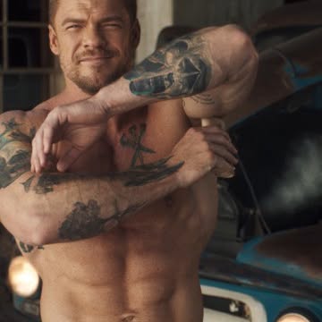 In Manlandia, shirts are optional.
Amazing scents? Mandatory.

Ladies, treat yourself by giving your man what he deserves. Dr. Squatch.

@drsquatch @alanritchson #MANLANDIA #DrSquatchPartner